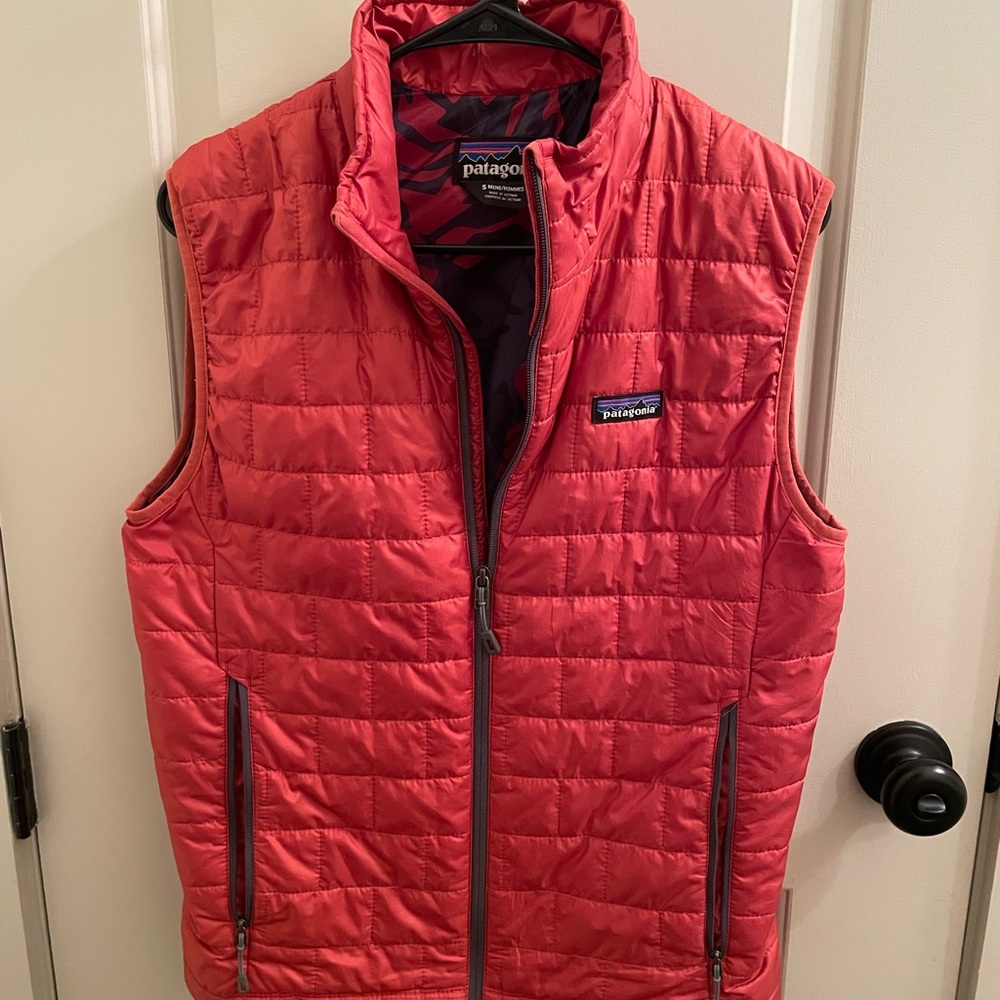Patagonia Men's Red Quilted Vest Small